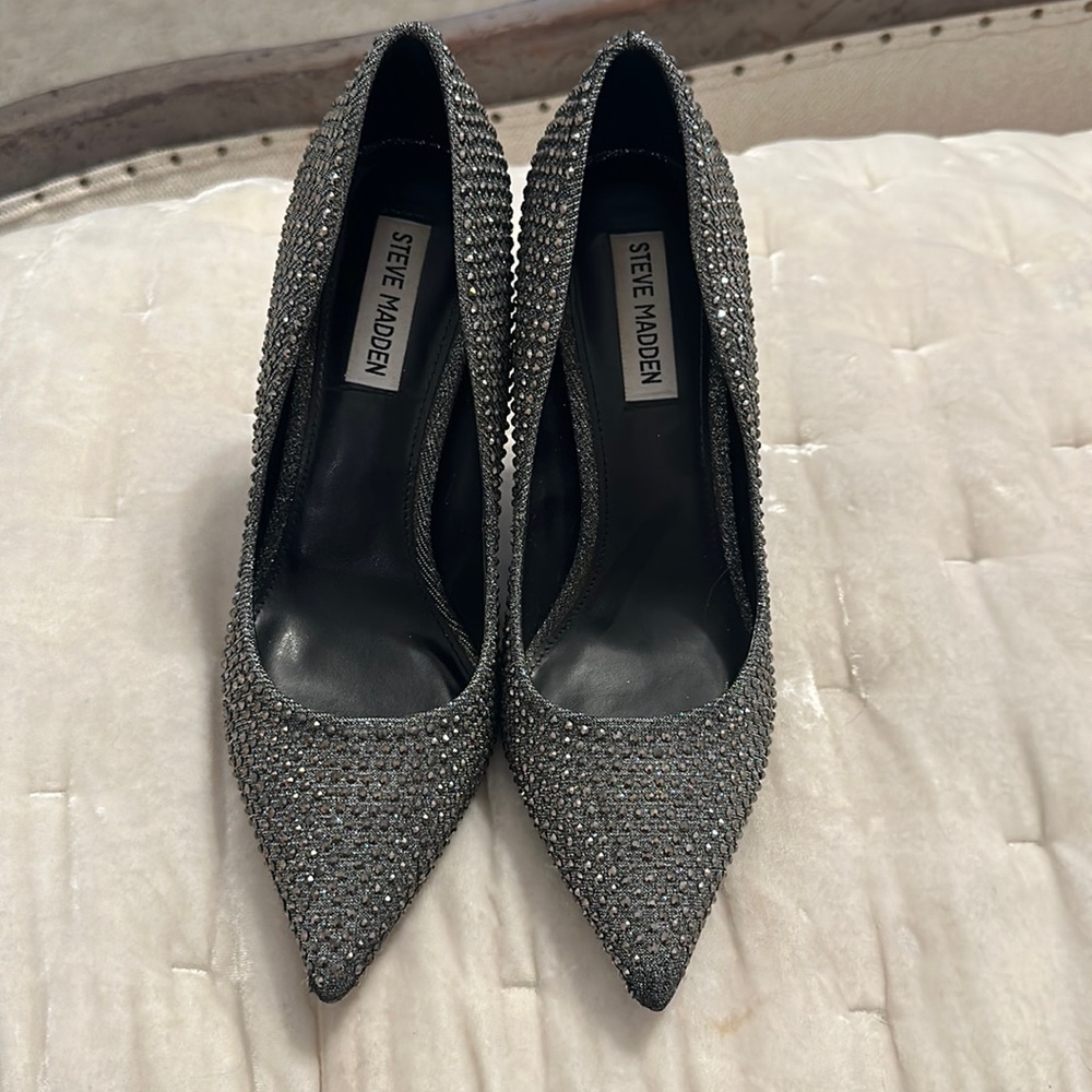 Steve Madden Rhinestone pump. Size 8.